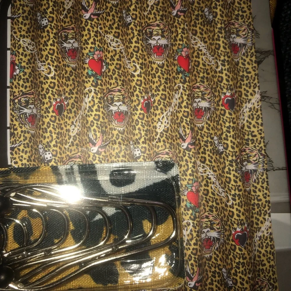 🖤 ED HARDY Leopard Print Shower Curtain & hooks